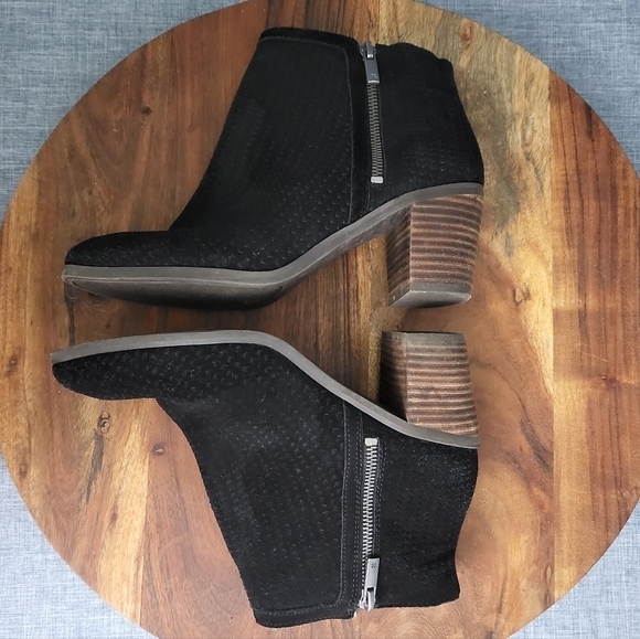 LUCKY BRAND Pagira Perforated Suede Ankle Boot Black Women's 8.5 - Picture 4 of 9